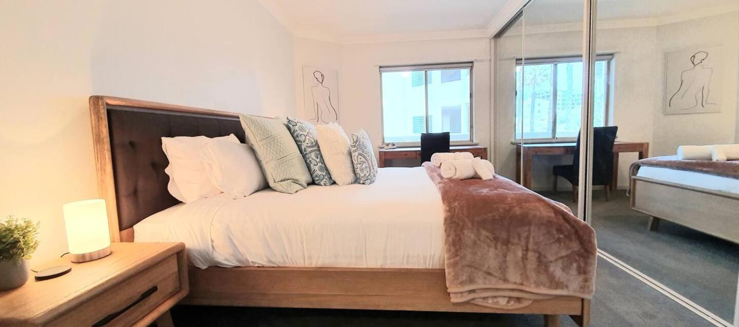 פרת'' Sandcastles Beachfront Luxury Retreat Apartment מראה חיצוני תמונה