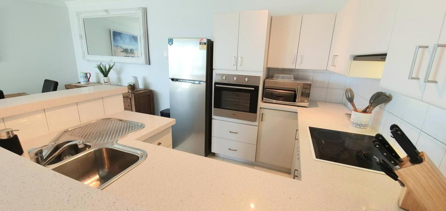 פרת'' Sandcastles Beachfront Luxury Retreat Apartment מראה חיצוני תמונה