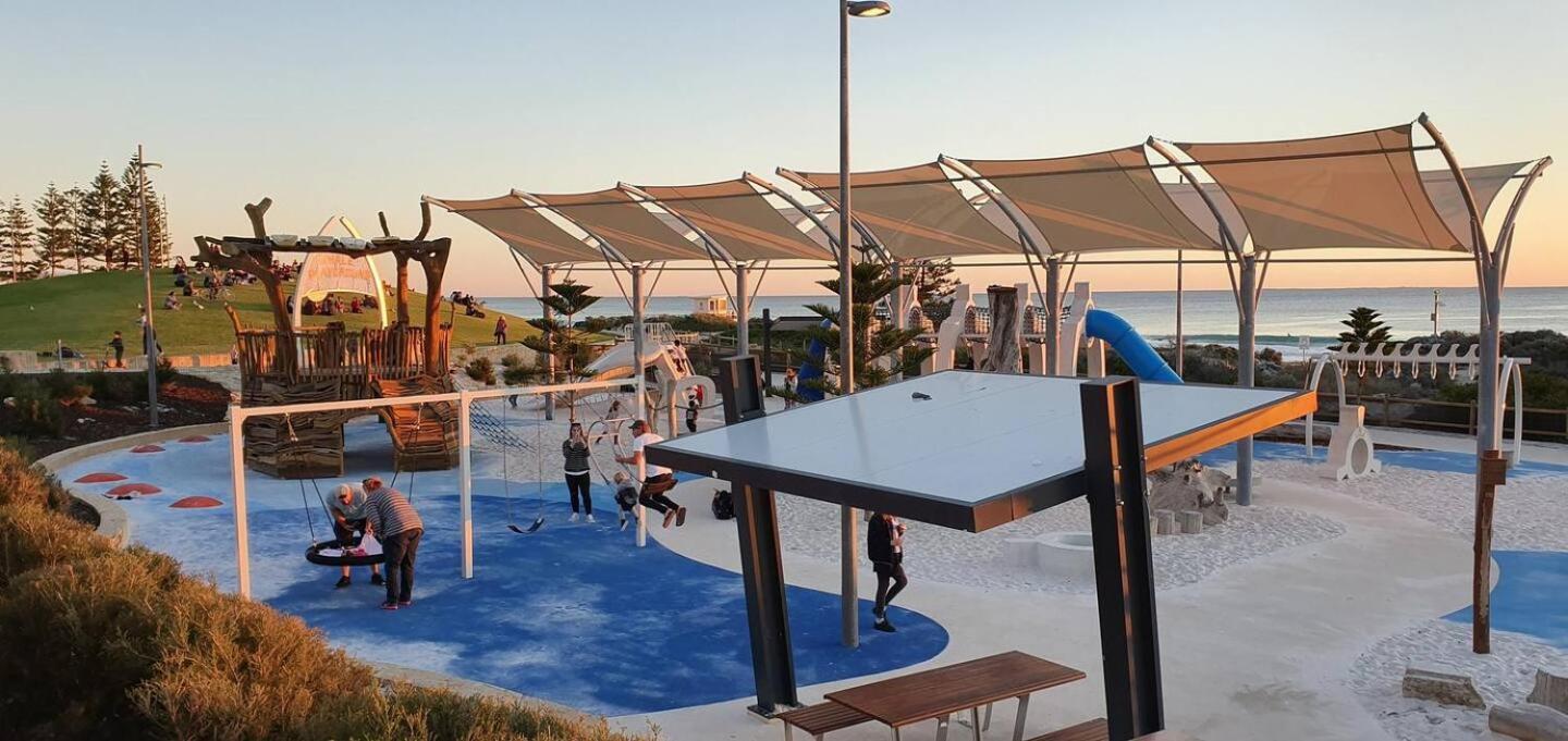 פרת'' Sandcastles Beachfront Luxury Retreat Apartment מראה חיצוני תמונה