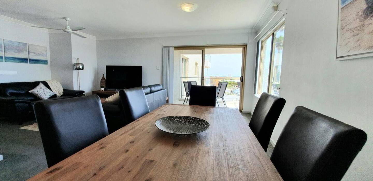 פרת'' Sandcastles Beachfront Luxury Retreat Apartment מראה חיצוני תמונה