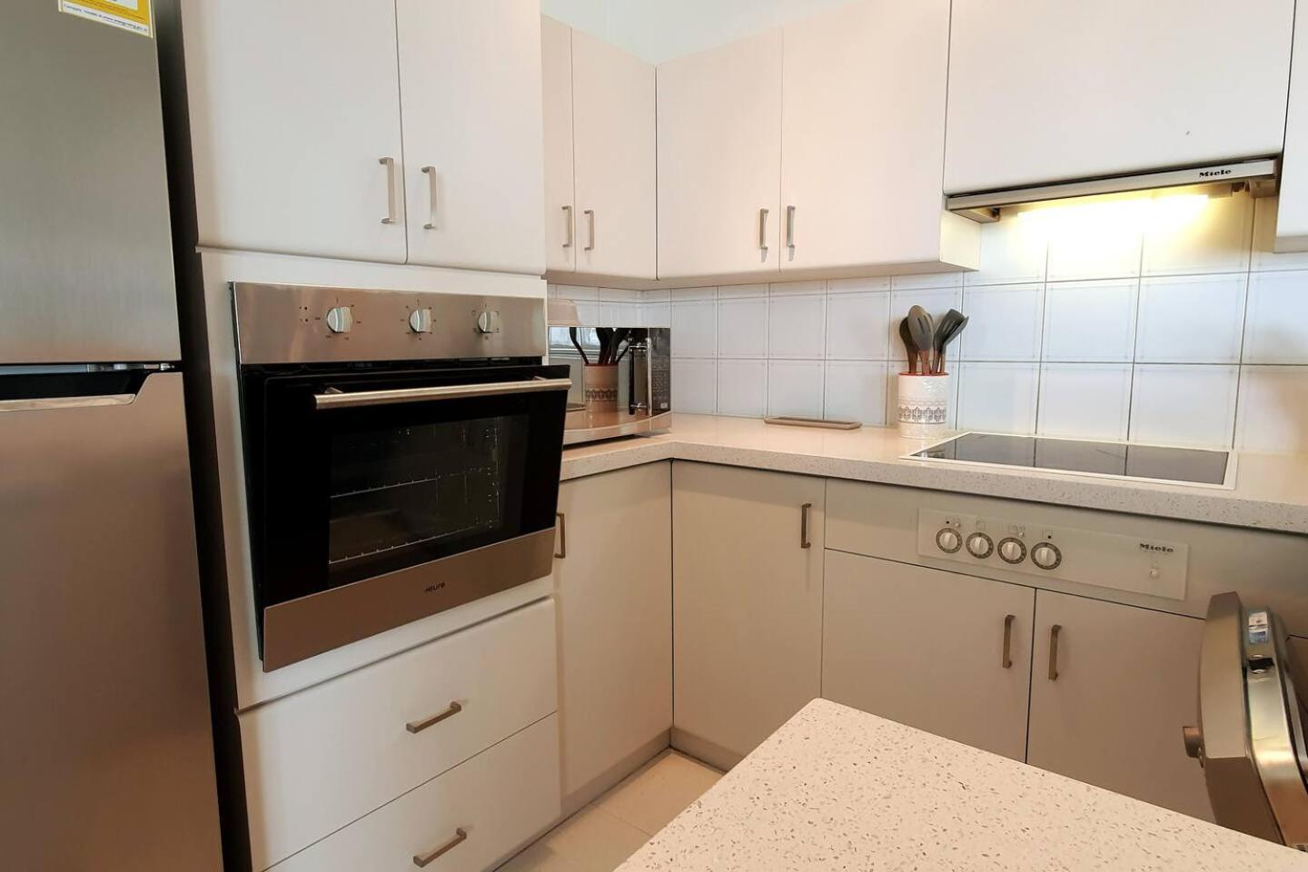 פרת'' Sandcastles Beachfront Luxury Retreat Apartment מראה חיצוני תמונה